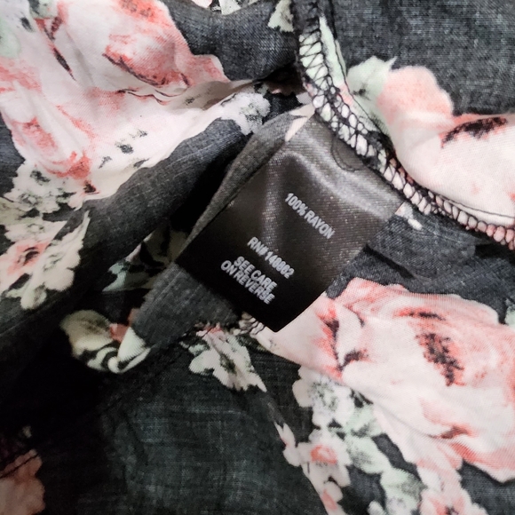 Torrid Black Floral Challis Wrap Maxi Skirt Plus Size 1X - Picture 8 of 8